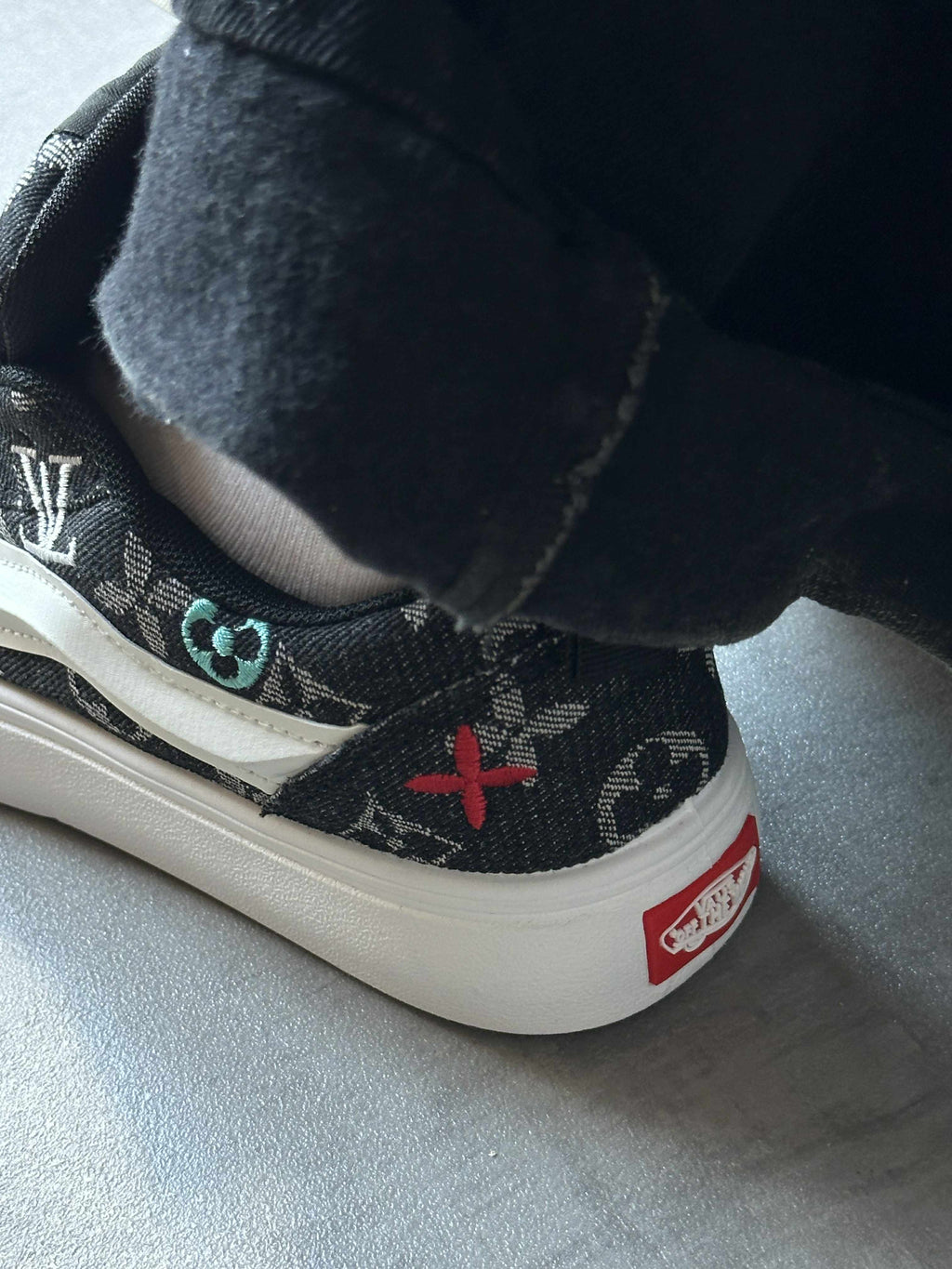 vense brodée importation